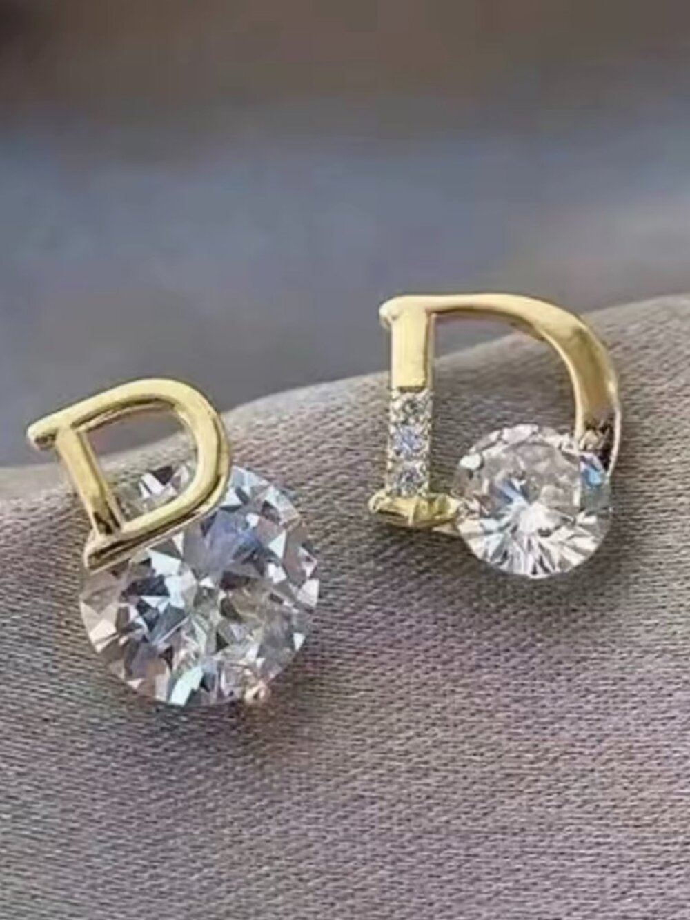 Stunning Gold Tone Sparkle Cubic Zirconia Dainty Stud Earrings Elegant Chic Jewe
